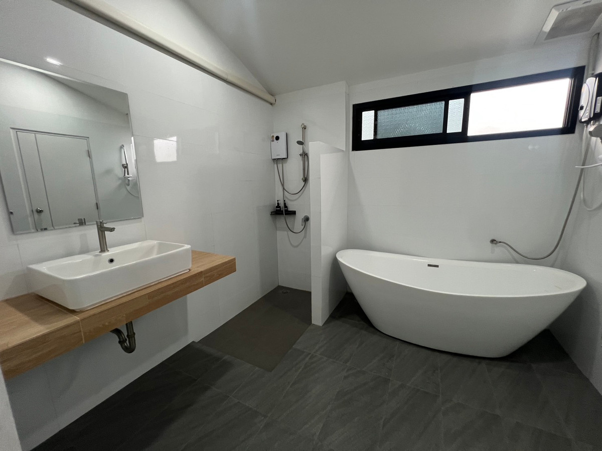 ขายบ้านพัทยา บางแสน ชลบุรี สัตหีบ : บ้านเดี่ยวพูลวิลล่า บางเสร่ / 5 ห้องนอน (ขาย), Detached House Pool Villa Bang Saray / 5 Bedrooms (FOR SALE) AM077