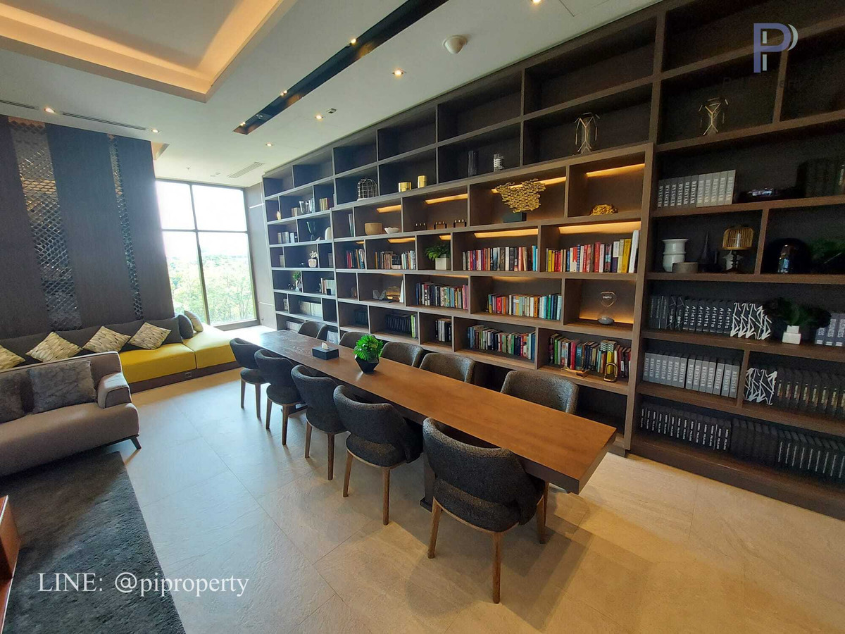 For RentCondoOnnut, Udomsuk : High floor 1 bedroom unit for rent in Whizdom Essence Sukhumvit, True Digital Park BTS Punnawithi station.