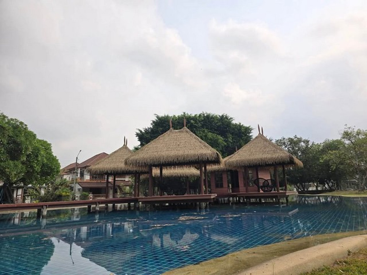 For RentHouseLadkrabang, Suwannaphum Airport : HR3306 Large 2-story detached house for rent, Atoll Maldives Palm Bangna-Wongwaen project, in front of the house, not next to anyone (Private Zone) | Just 3 minutes to Mega Bangna.