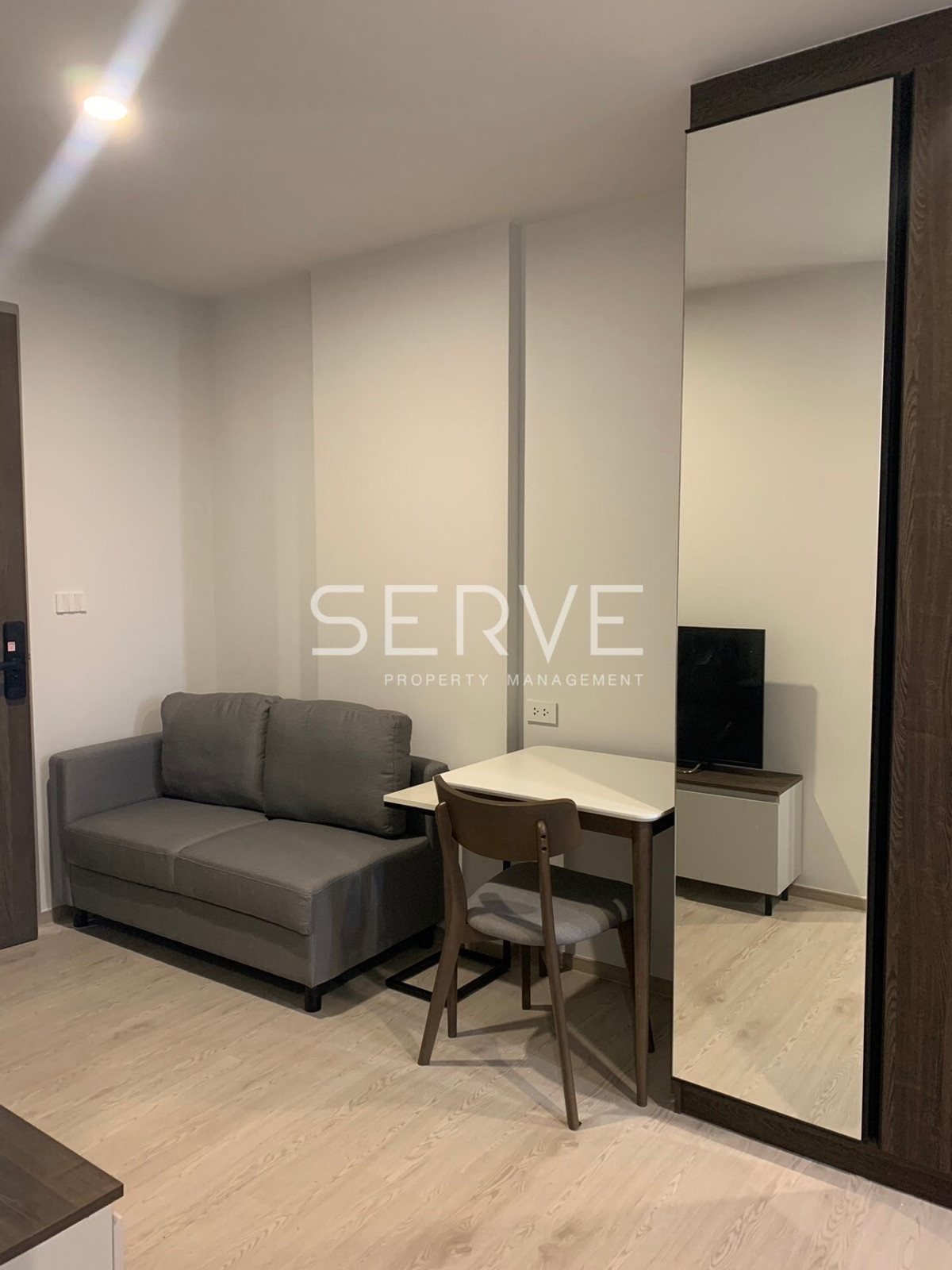 ให้เช่าคอนโดปทุมธานี รังสิต ธรรมศาสตร์ : 🔥สตูดิโอ 22.28 ตร.ม. ห้องสวย คอนโดใหม่ ทำเลดี ใกล้ BTS คูคต 120 ม. ที่ Nue Cross Khu Khot Station / ให้เช่าคอนโด