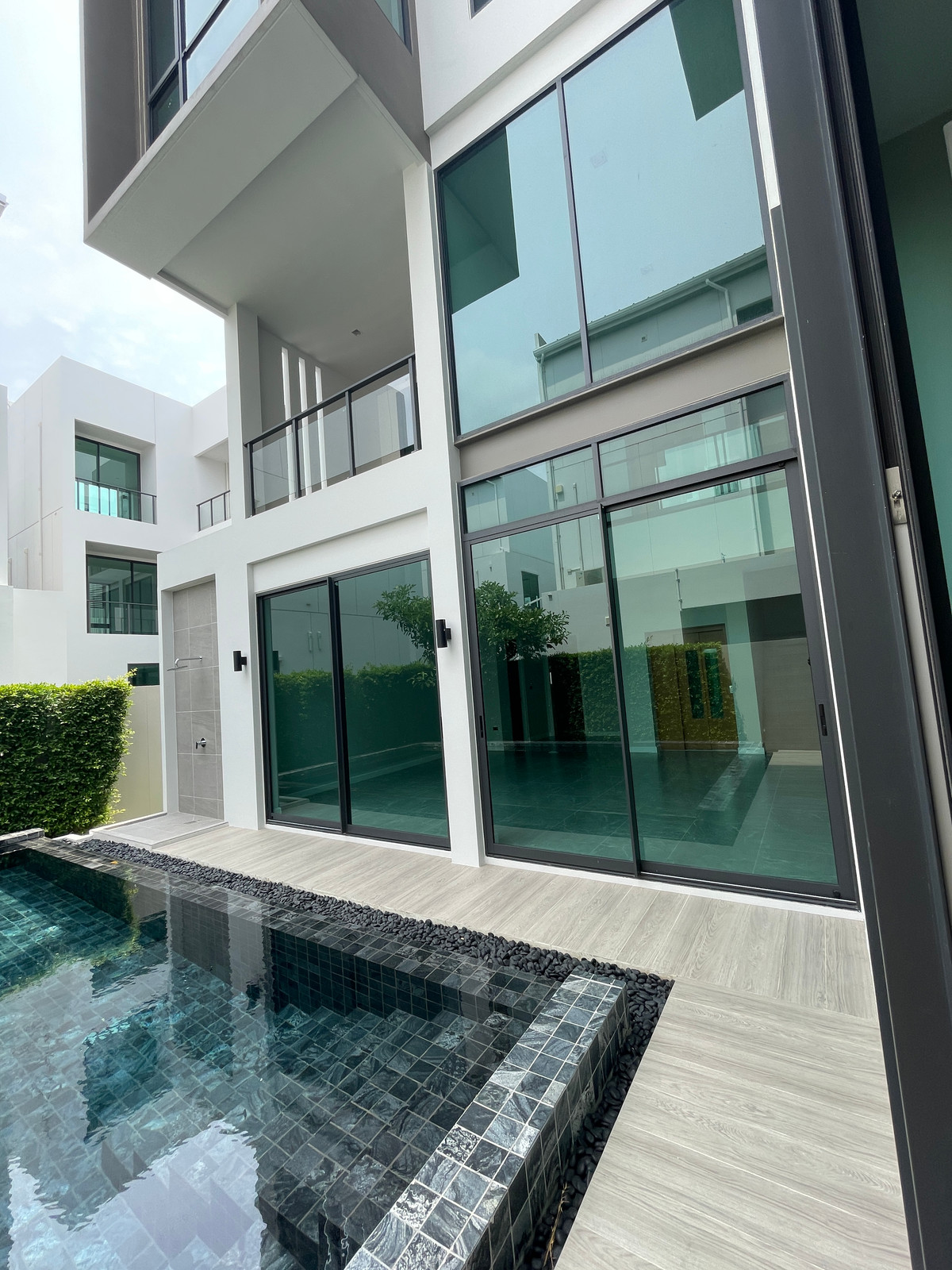 ขายบ้านบางนา แบริ่ง ลาซาล : ขายด่วน! THE ONE Signature Bangna-Rama 9 — นิยามใหม่ของ Pool Villa หรู 3 ชั้น พร้อม Multiverse ฟังก์ชันเพื่อทุกคนในครอบครัว