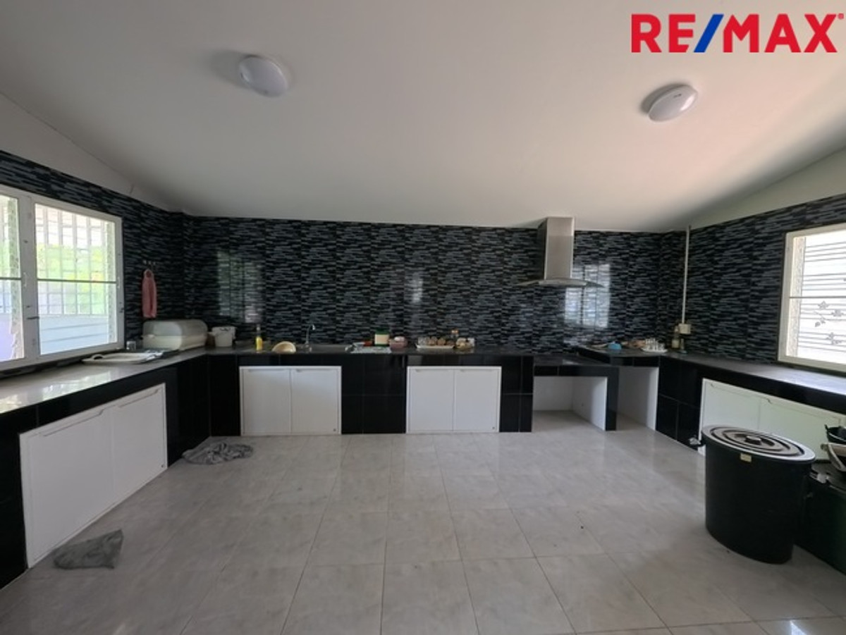 ขายที่ดินสมุทรปราการ สำโรง : ขายที่ดิน 4-1-67 ไร่ (1,767 ตร.ว.) ซอยเทศบาล 23 (กันตะบุตร) สุขุมวิท–สมุทรปราการ ใกล้ BTS โรงเรียนนายเรือ 800 เมตร | ราคา 54,000 บ./ตร.ว.