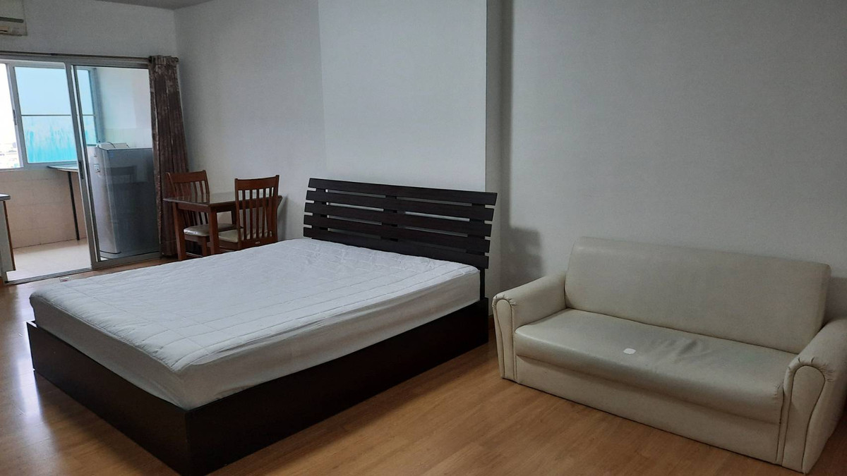For RentCondoPattanakan, Srinakarin : P-46034 Pool View! Supalai Park Srinakarin, 5 Mins to MRT Sri Udom! 7,000 THB Line Id: @easythaihome 085-592-2897