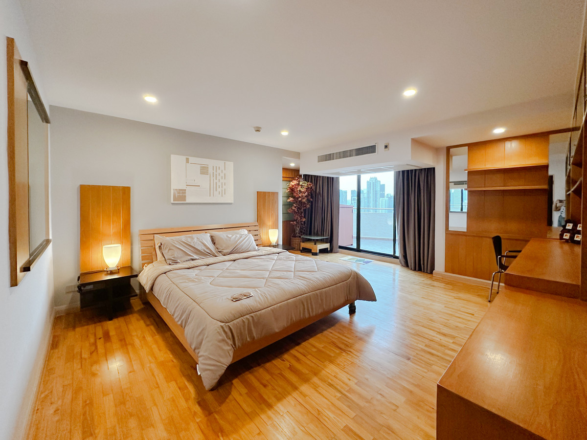 ให้เช่าคอนโดสุขุมวิท อโศก ทองหล่อ : Supalai Place Sukhumvit 39 - 2BR - 150sqm.