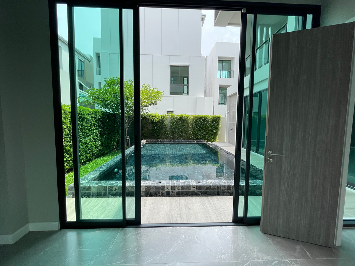 ขายบ้านบางนา แบริ่ง ลาซาล : ขายด่วน! THE ONE Signature Bangna-Rama 9 — นิยามใหม่ของ Pool Villa หรู 3 ชั้น พร้อม Multiverse ฟังก์ชันเพื่อทุกคนในครอบครัว