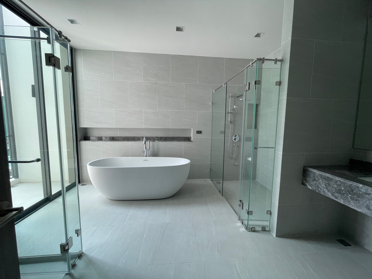 ขายบ้านบางนา แบริ่ง ลาซาล : ขายด่วน! THE ONE Signature Bangna-Rama 9 — นิยามใหม่ของ Pool Villa หรู 3 ชั้น พร้อม Multiverse ฟังก์ชันเพื่อทุกคนในครอบครัว