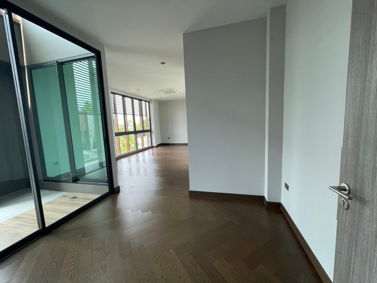 ขายบ้านบางนา แบริ่ง ลาซาล : ขายด่วน! THE ONE Signature Bangna-Rama 9 — นิยามใหม่ของ Pool Villa หรู 3 ชั้น พร้อม Multiverse ฟังก์ชันเพื่อทุกคนในครอบครัว