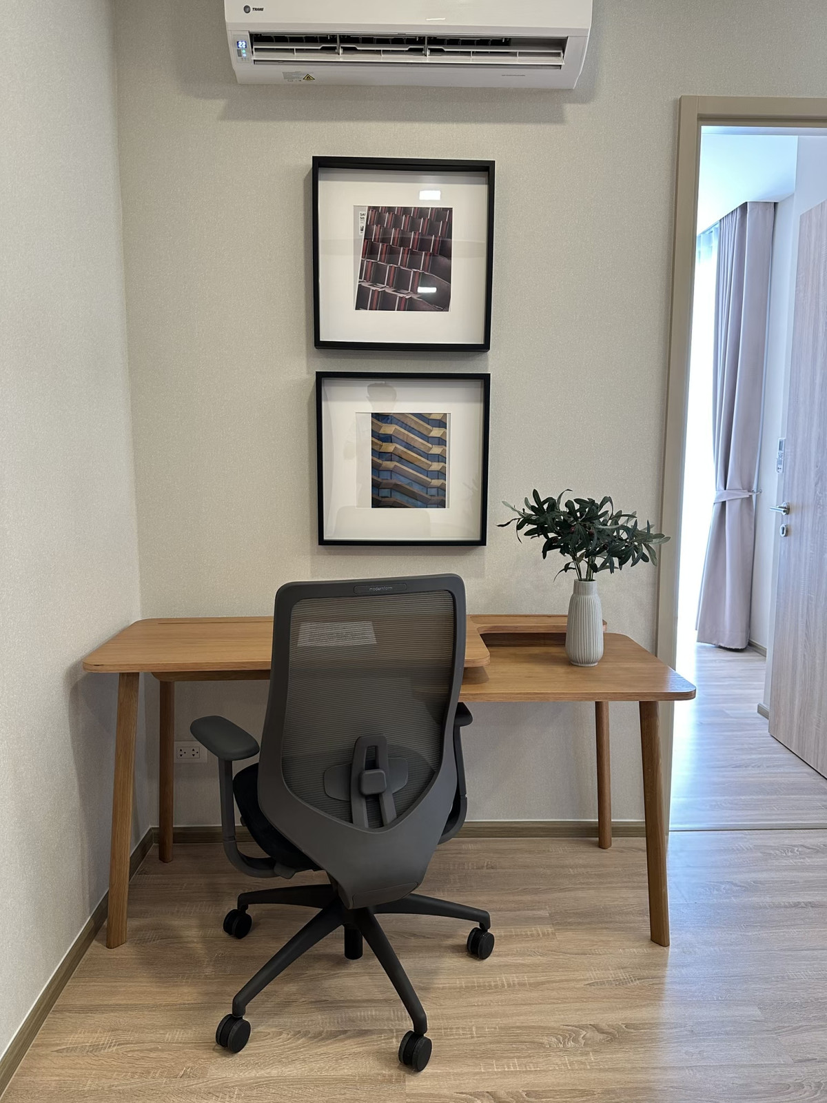 For RentCondoRatchathewi,Phayathai : For rent 3 bedrooms, 2 bathrooms, XT Phayathai.