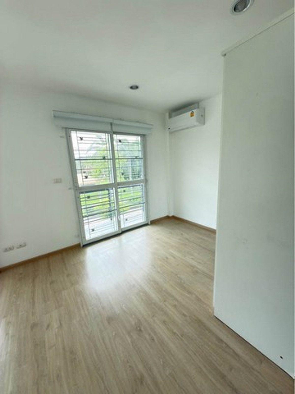 For RentHouseLadkrabang, Suwannaphum Airport : HR3306 Large 2-story detached house for rent, Atoll Maldives Palm Bangna-Wongwaen project, in front of the house, not next to anyone (Private Zone) | Just 3 minutes to Mega Bangna.