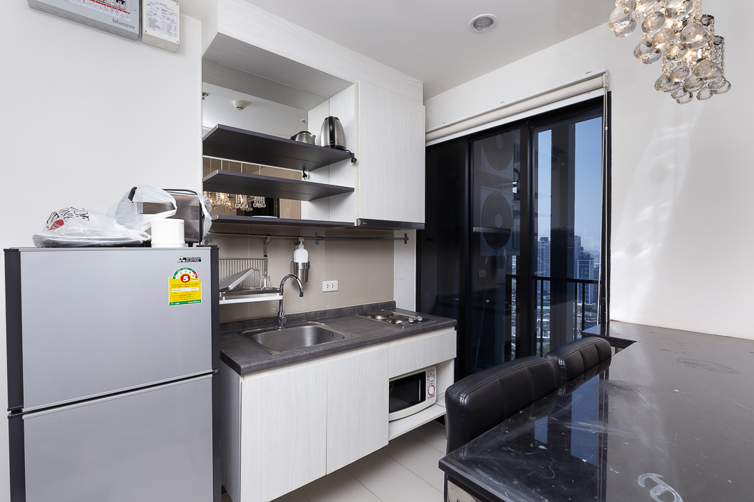 ขายคอนโดอ่อนนุช อุดมสุข : 🔥ขายด่วน+🔥เดอะ เบส พาร์ค เวสต์ สุขุมวิท 77 ใกล้สถานีรถไฟฟ้า BTS อ่อนนุช เฟอร์นิเจอร์ครบ พร้อมเข้าอยู่ 