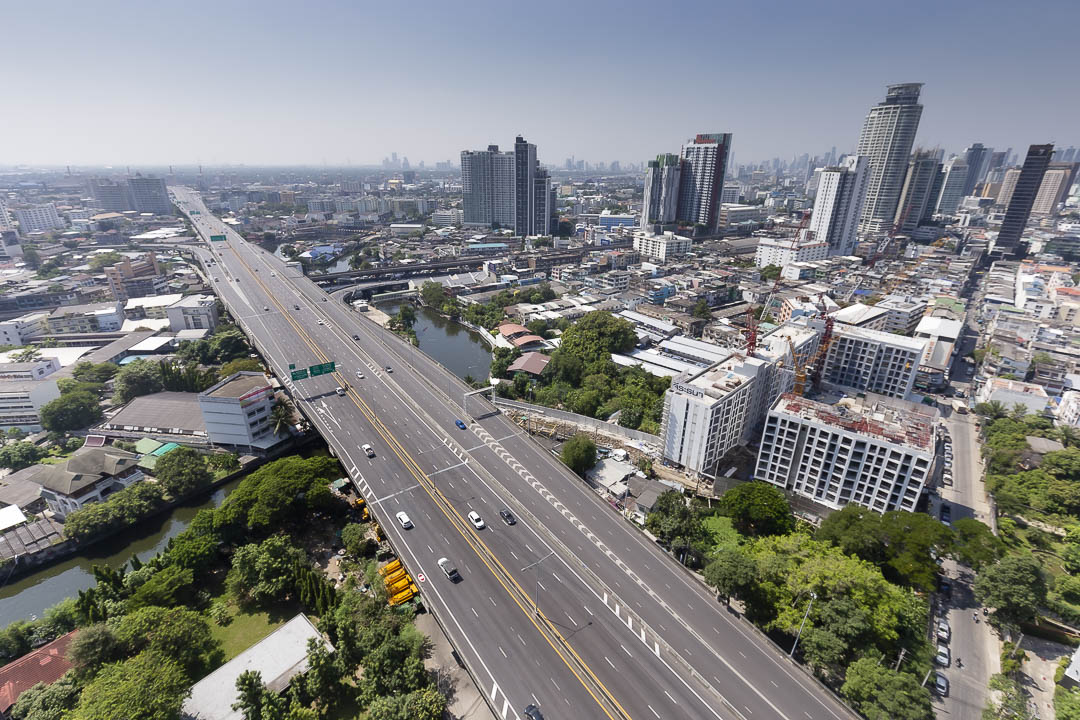 ขายคอนโดอ่อนนุช อุดมสุข : 🔥ขายด่วน+🔥เดอะ เบส พาร์ค เวสต์ สุขุมวิท 77 ใกล้สถานีรถไฟฟ้า BTS อ่อนนุช เฟอร์นิเจอร์ครบ พร้อมเข้าอยู่ 