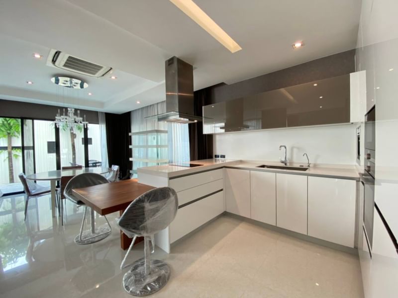 ให้เช่าบ้านพระราม 9 เพชรบุรีตัดใหม่ RCA : 🔥เช่าด่วน+🔥 อิสสระ เรสซิเดนซ์ พระราม 9 ใกล้สถานีรถไฟฟ้าสายสีส้ม สถานีประดิษฐ์มนูธรรม เฟอร์นิเจอร์ครบพร้อมเข้าอยู่