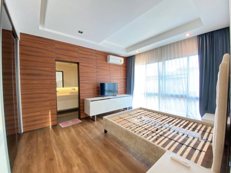 ให้เช่าบ้านพระราม 9 เพชรบุรีตัดใหม่ RCA : 🔥เช่าด่วน+🔥 อิสสระ เรสซิเดนซ์ พระราม 9 ใกล้สถานีรถไฟฟ้าสายสีส้ม สถานีประดิษฐ์มนูธรรม เฟอร์นิเจอร์ครบพร้อมเข้าอยู่