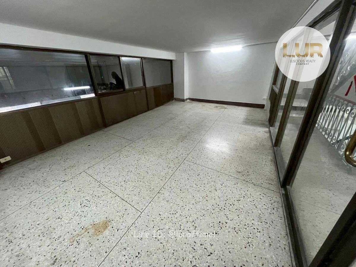 For RentShop HouseSathorn, Narathiwat : ✅ Commercial building for rent, 2 units, 4 floors + 1 mezzanine + 1 rooftop in Soi Suan Mali 3.