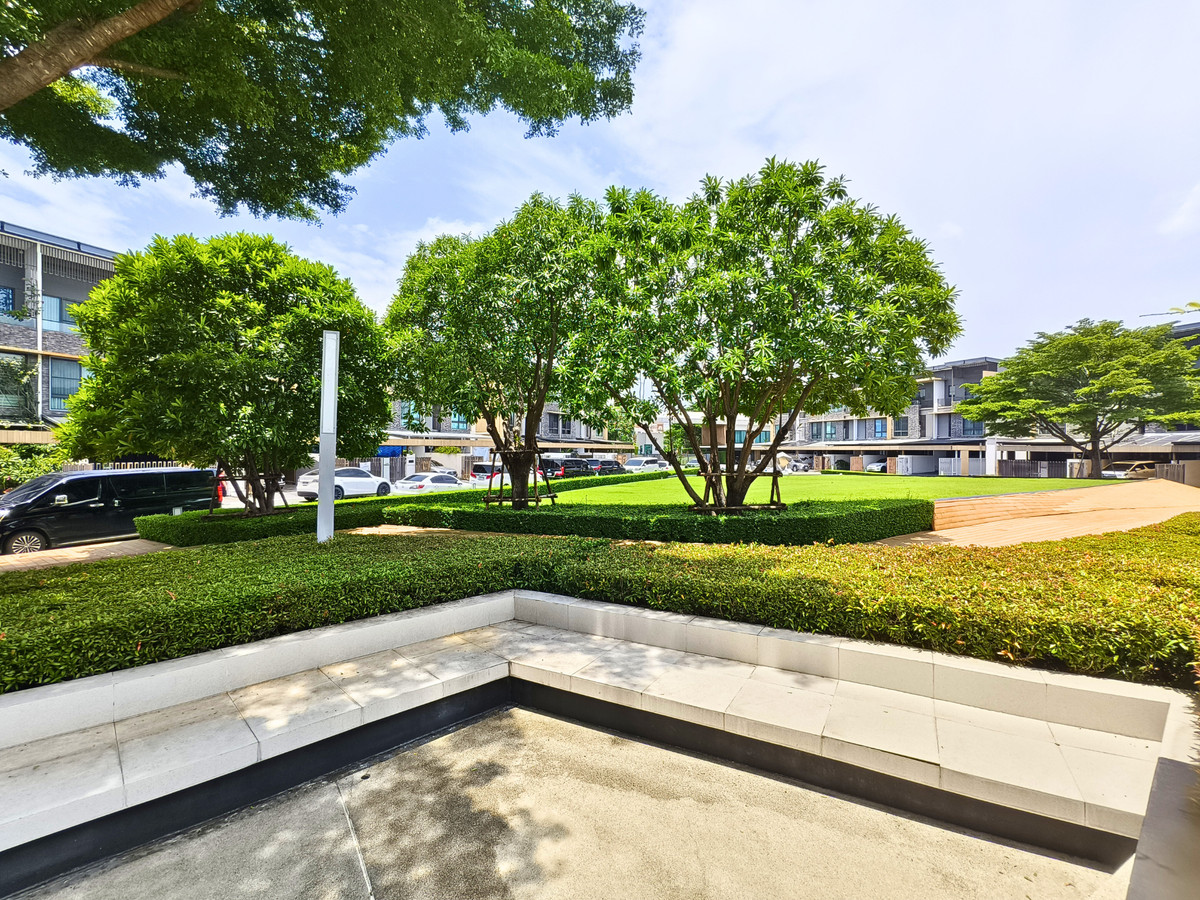 ให้เช่าทาวน์โฮมเกษตร นวมินทร์ ลาดปลาเค้า : ให้เช่า Landmark เอกมัย - รามอินทรา 33.2ตร.ว. 12.5 ล้านบาท ทาวน์โฮมหรู ติดสวน สายไฟลงใต้ดิน 3ห้องนอน 4ห้องน้ำ ใกล้ทางด่วนและรถไฟฟ้า