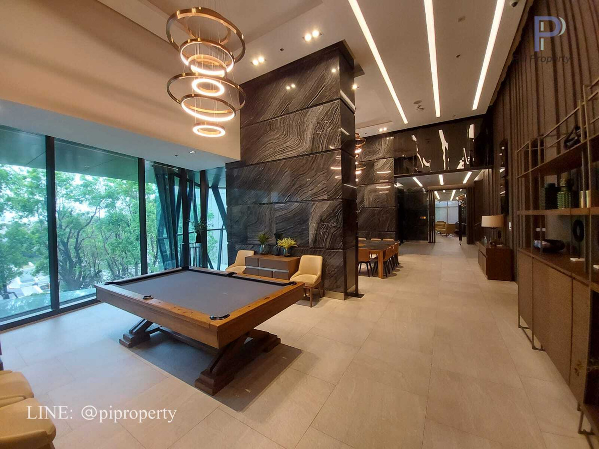 For RentCondoOnnut, Udomsuk : High floor 1 bedroom unit for rent in Whizdom Essence Sukhumvit, True Digital Park BTS Punnawithi station.