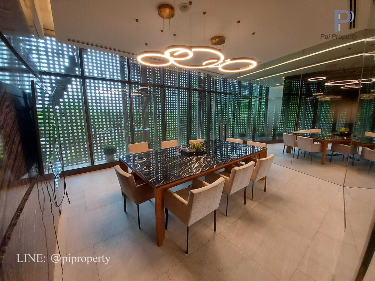 For RentCondoOnnut, Udomsuk : High floor 1 bedroom unit for rent in Whizdom Essence Sukhumvit, True Digital Park BTS Punnawithi station.