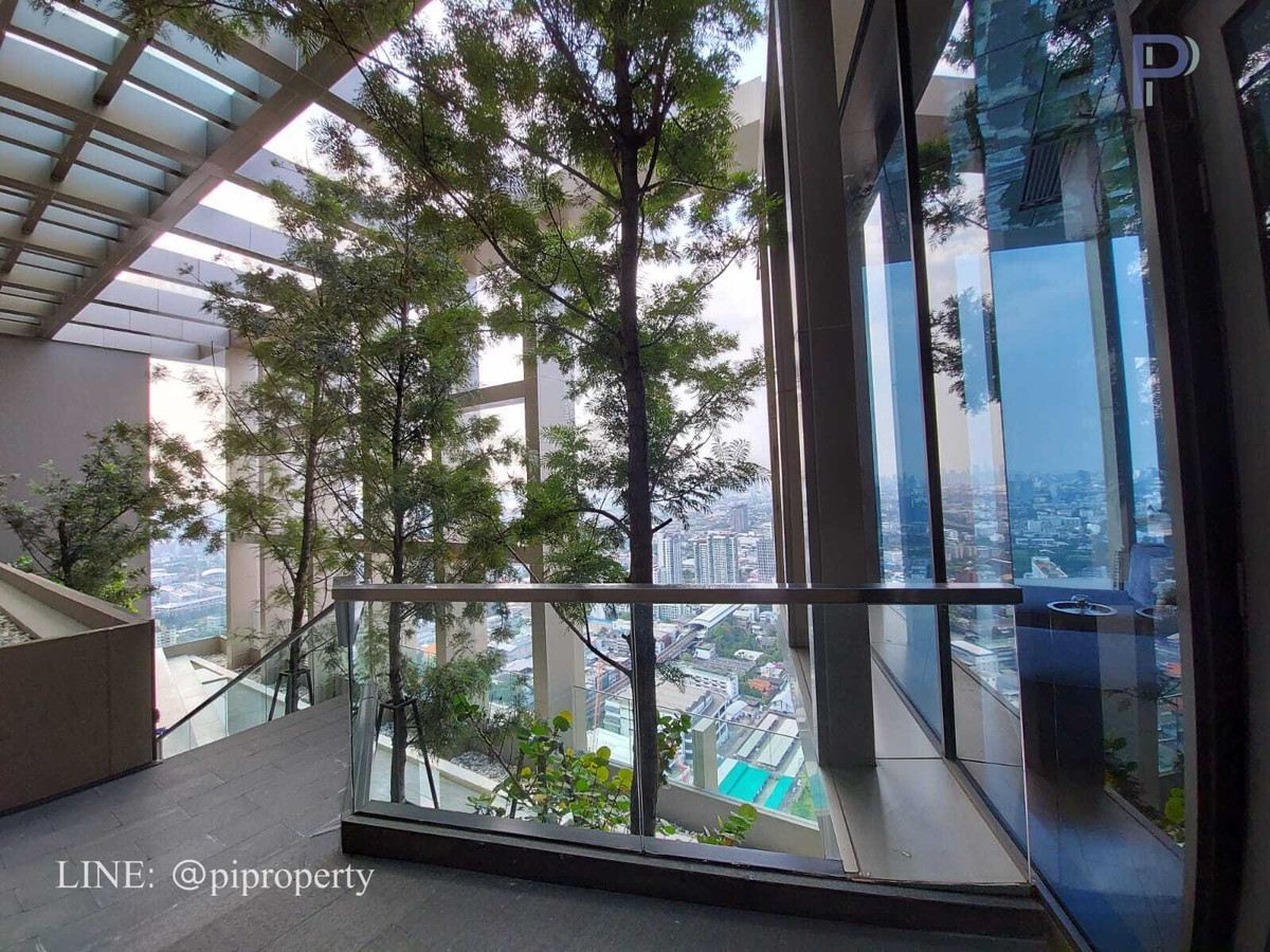 For RentCondoOnnut, Udomsuk : High floor 1 bedroom unit for rent in Whizdom Essence Sukhumvit, True Digital Park BTS Punnawithi station.