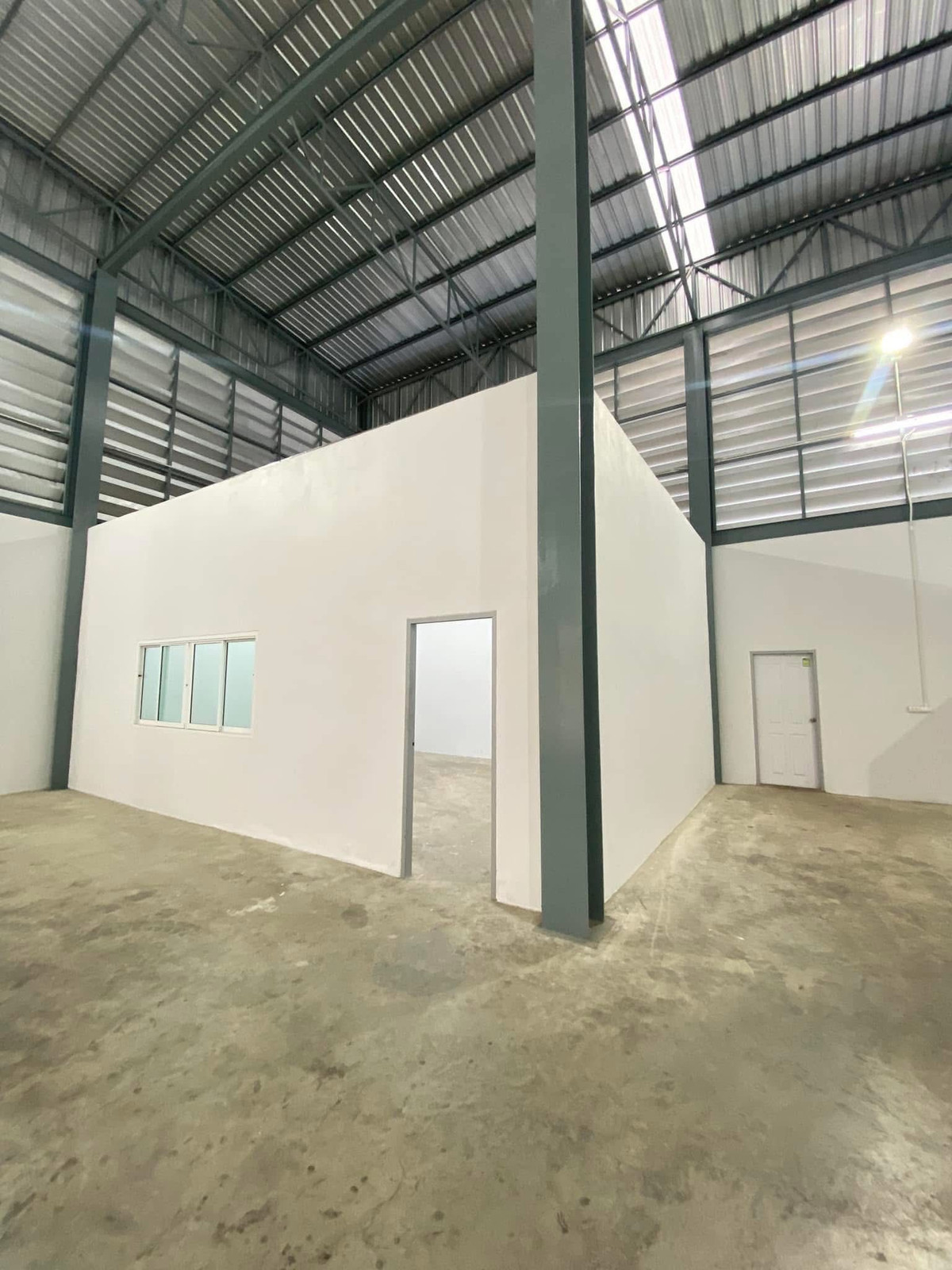 For RentWarehouseEakachai, Bang Bon : Warehouse/factory for rent Usable area 660 square meters, location Ekkachai Bang Bon.