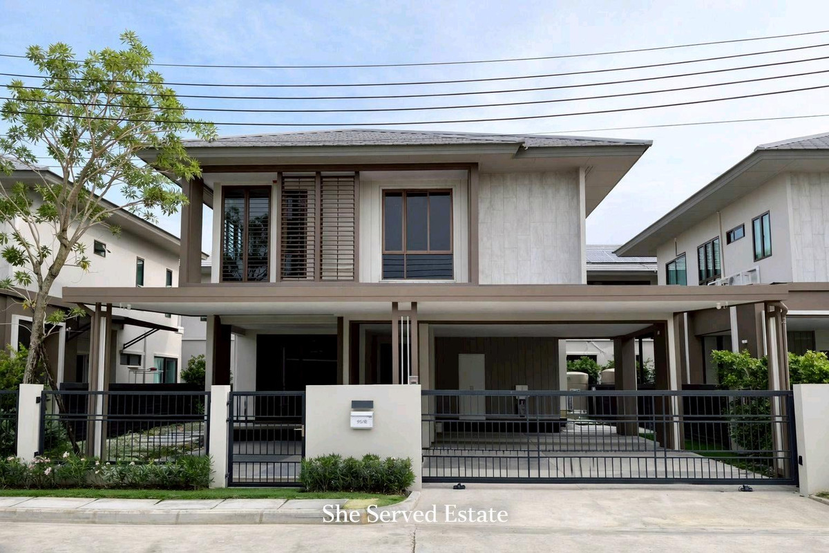 ให้เช่าบ้านพัฒนาการ ศรีนครินทร์ : For Sale/Rent ◈ Burasiri Krungthep Kreetha (Sansiri) ◈4 bedrooms • 4 bathrooms • Living area 238 sq.m. on 65.2 sq.wah • Parking for 3 cars with EV charger