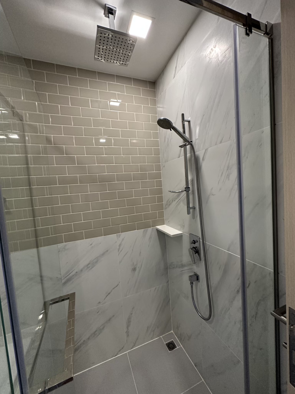 For RentCondoRatchathewi,Phayathai : For rent 3 bedrooms, 2 bathrooms, XT Phayathai.