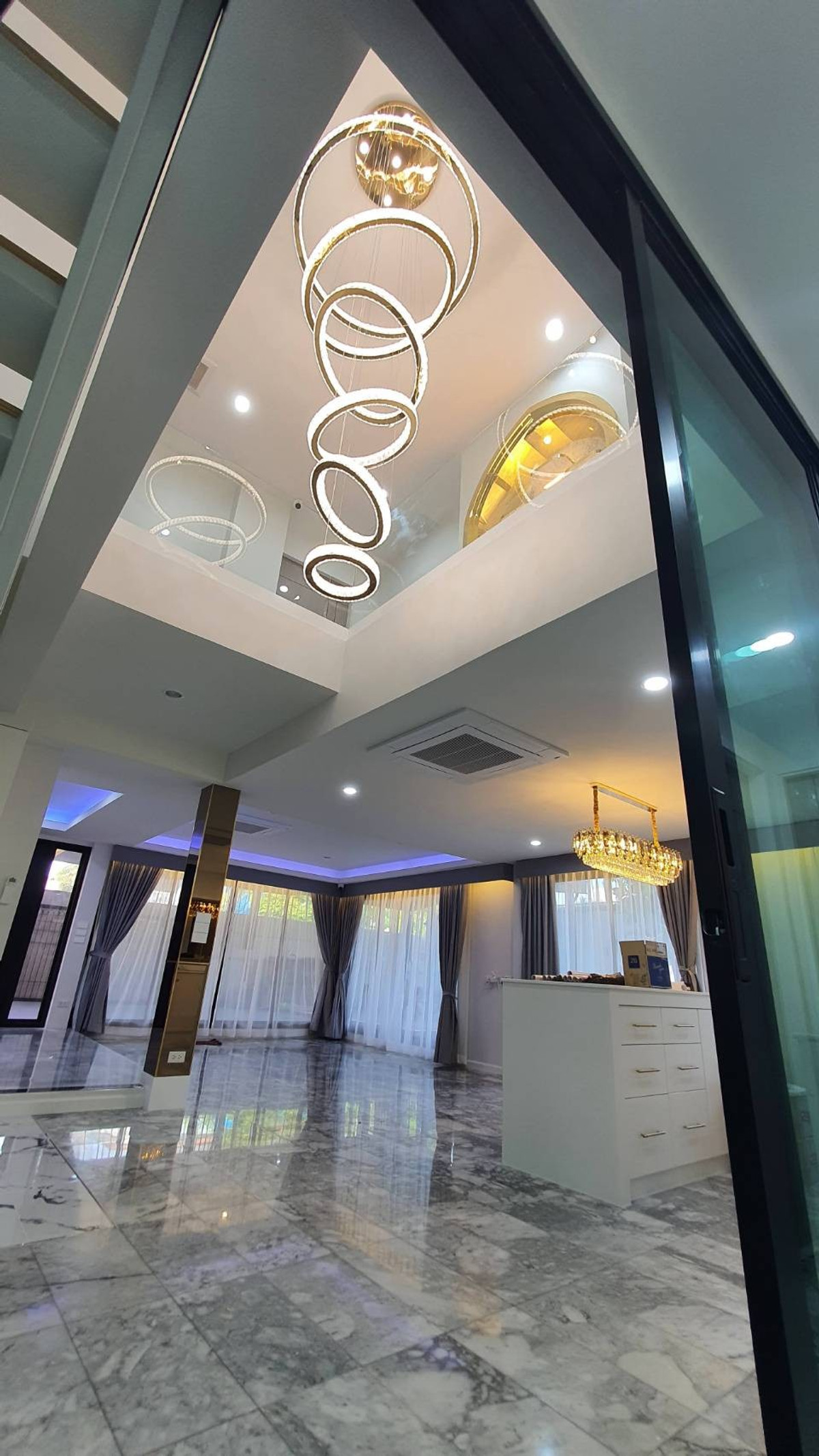 For RentHouseChokchai 4, Ladprao 71, Ladprao 48, : Single house for rent 100 square meters Elegantly decorated, air conditioned, fully furnished, Chokchai 4 location, has 5 bedrooms, 5 bathrooms, 1 office room, 2 storage rooms, rental price 179,000 baht/month.