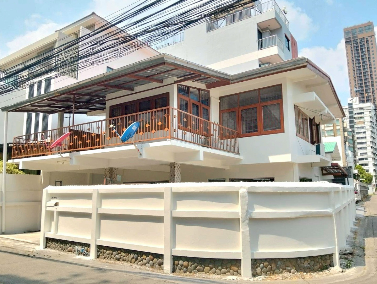 ให้เช่าบ้านลาดพร้าว เซ็นทรัลลาดพร้าว : ให้เช่า บ้านเดี่ยว 41 ตร.ว.  เข้าออกได้ 2 ทาง ซ.ลาดพร้าว 10 , ซ.วิภาวดีรังสติ 22 เพียง 1 กม. ถึง  MRT ลาดพร้าว MRT พหลโยธิน