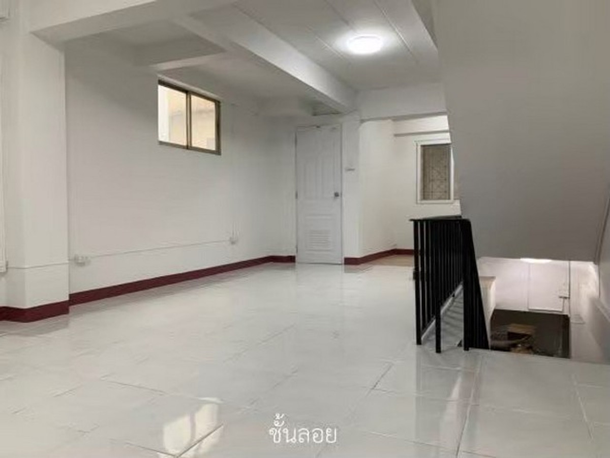 For RentShop HouseSathorn, Narathiwat : HR3301 Commercial building for rent, 5 and a half floors, newly renovated, in the heart of Sathorn, Soi Charoen Rat 3, connecting Sathorn-Narathiwat.