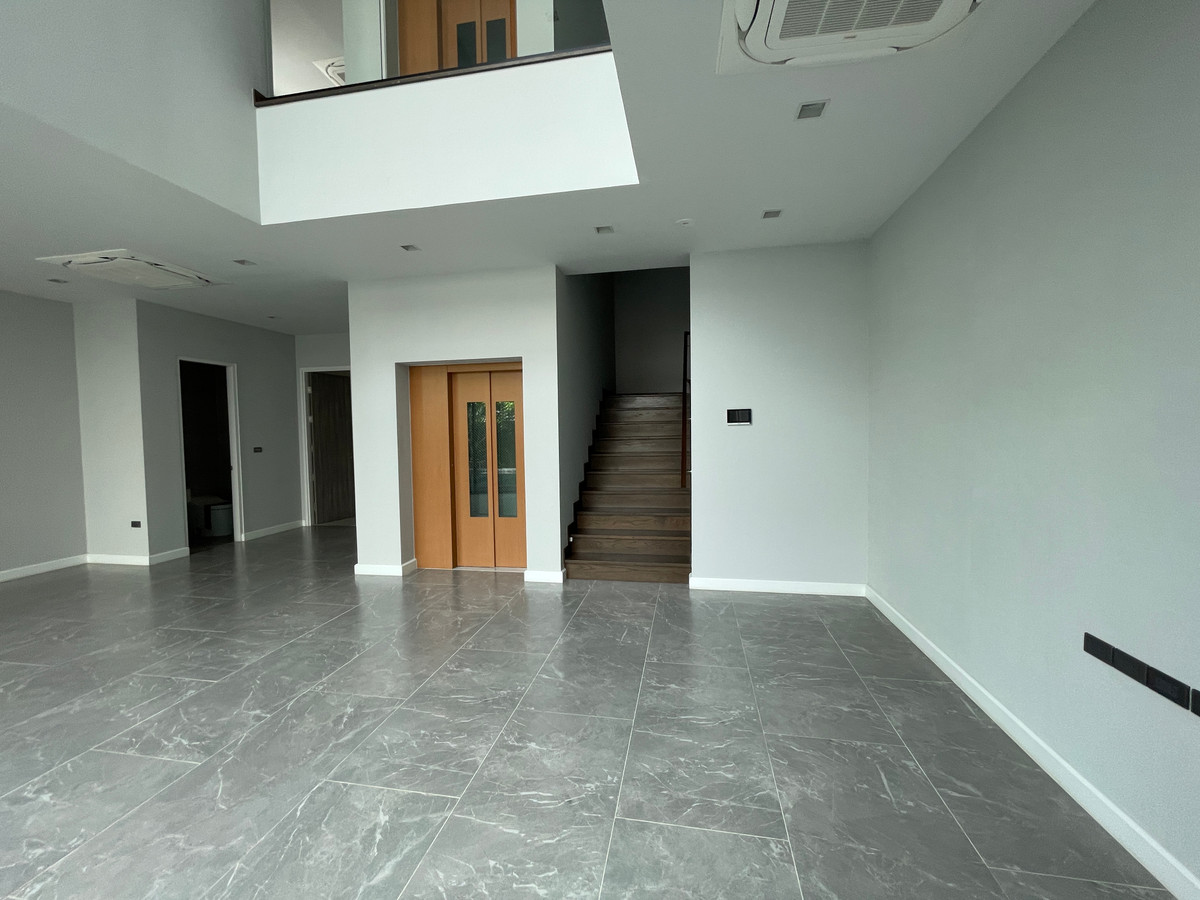 ขายบ้านบางนา แบริ่ง ลาซาล : ขายด่วน! THE ONE Signature Bangna-Rama 9 — นิยามใหม่ของ Pool Villa หรู 3 ชั้น พร้อม Multiverse ฟังก์ชันเพื่อทุกคนในครอบครัว