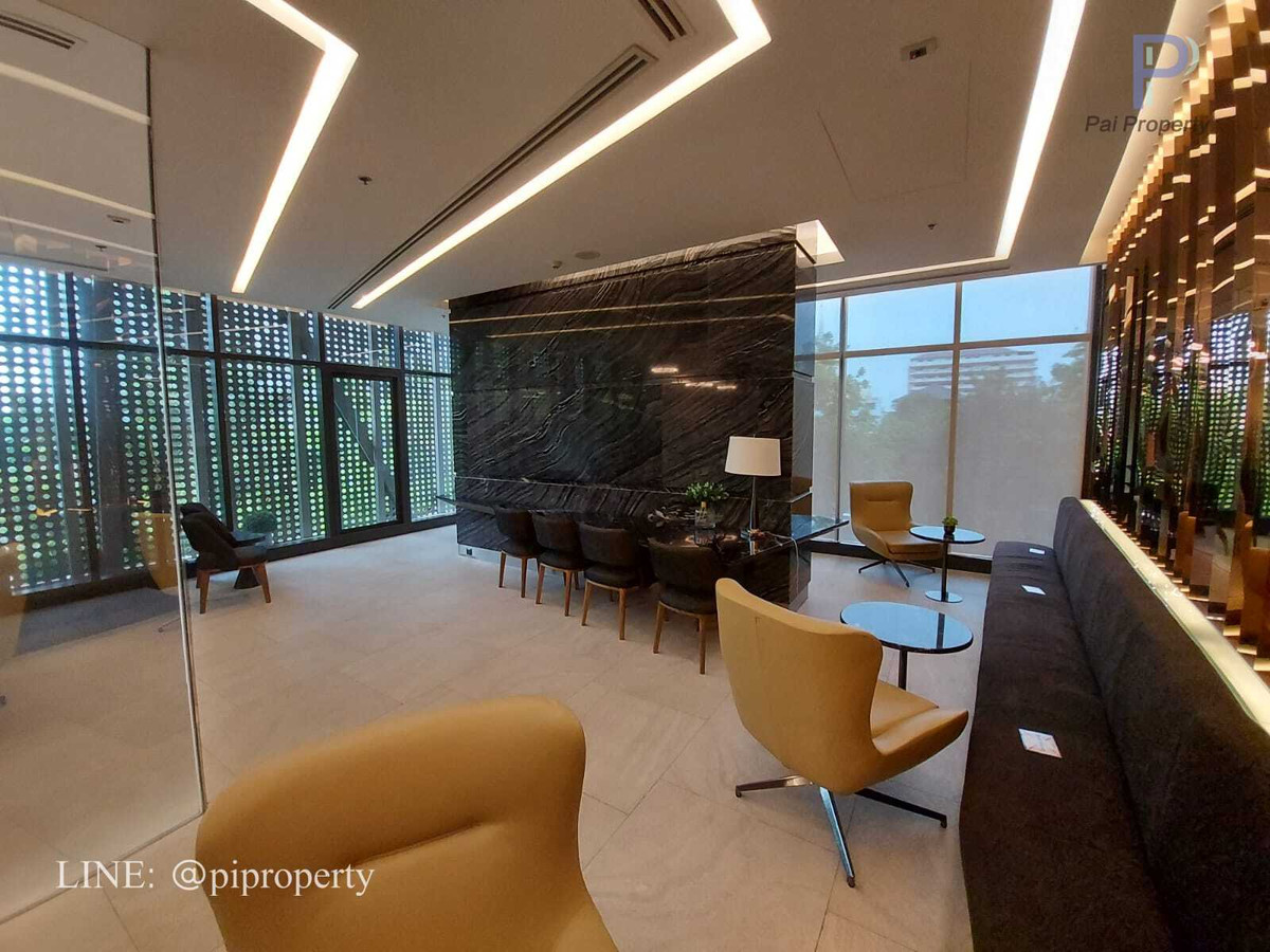 For RentCondoOnnut, Udomsuk : High floor 1 bedroom unit for rent in Whizdom Essence Sukhumvit, True Digital Park BTS Punnawithi station.