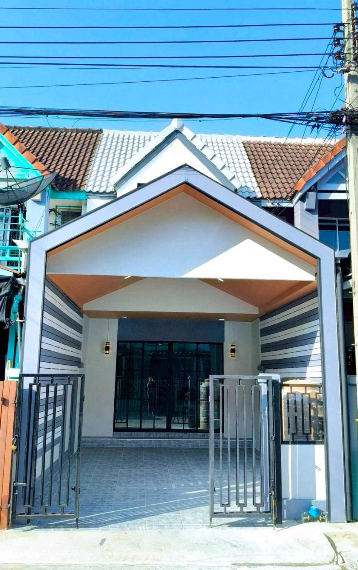 For SaleTownhomeMin Buri, Romklao : Huachiew University, Suvarnabhumi Airport Lat Krabang Industrial Estate, Hua Takhe Market, Airport Link