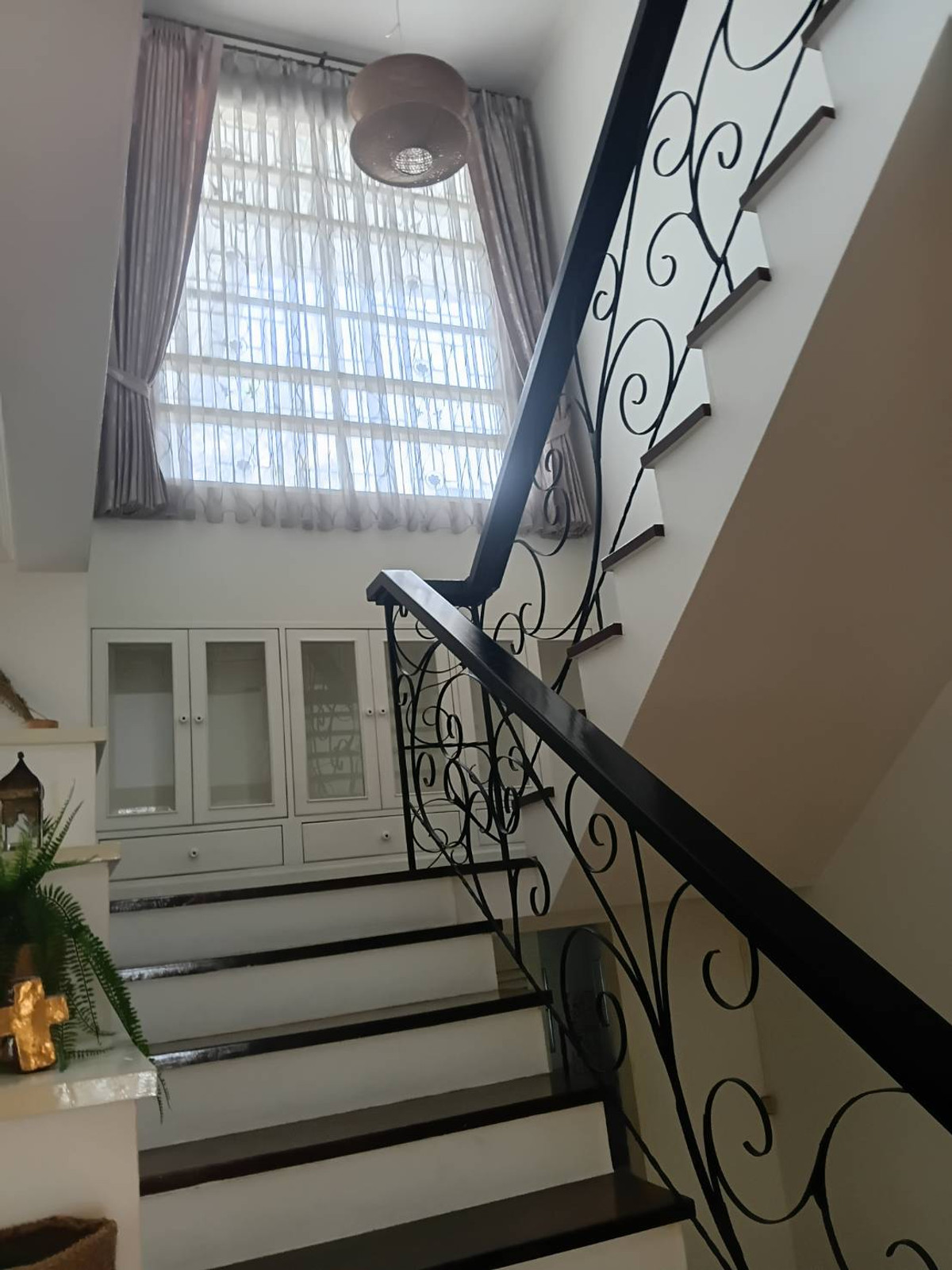 For RentHouseSukhumvit, Asoke, Thonglor : For rent, beautifully decorated house in Ekkamai area, near Thonglor, small pets allowed. Soi Pridi Banomyong 25