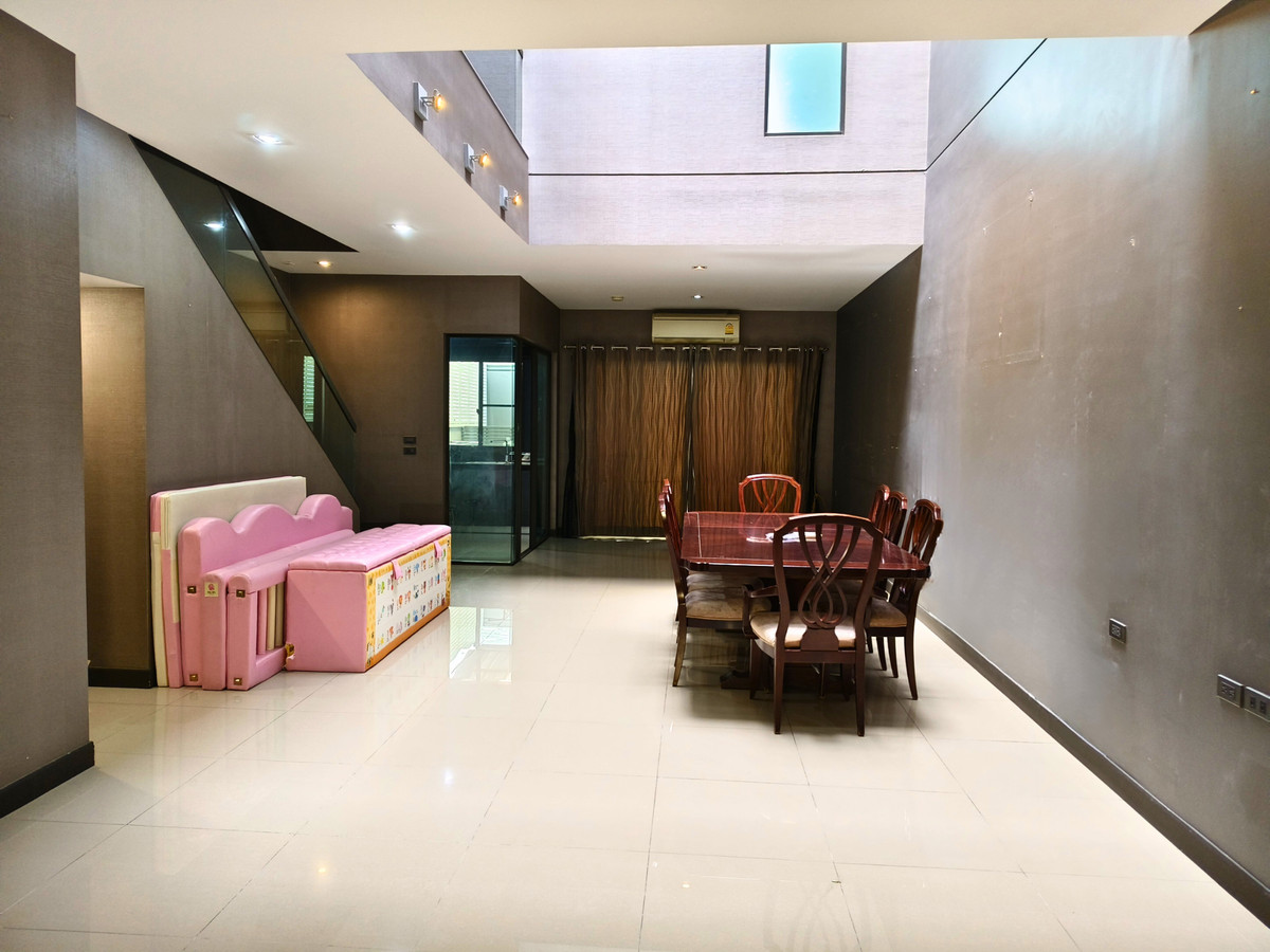 ให้เช่าทาวน์โฮมเกษตร นวมินทร์ ลาดปลาเค้า : ให้เช่า Landmark เอกมัย - รามอินทรา 33.2ตร.ว. 12.5 ล้านบาท ทาวน์โฮมหรู ติดสวน สายไฟลงใต้ดิน 3ห้องนอน 4ห้องน้ำ ใกล้ทางด่วนและรถไฟฟ้า