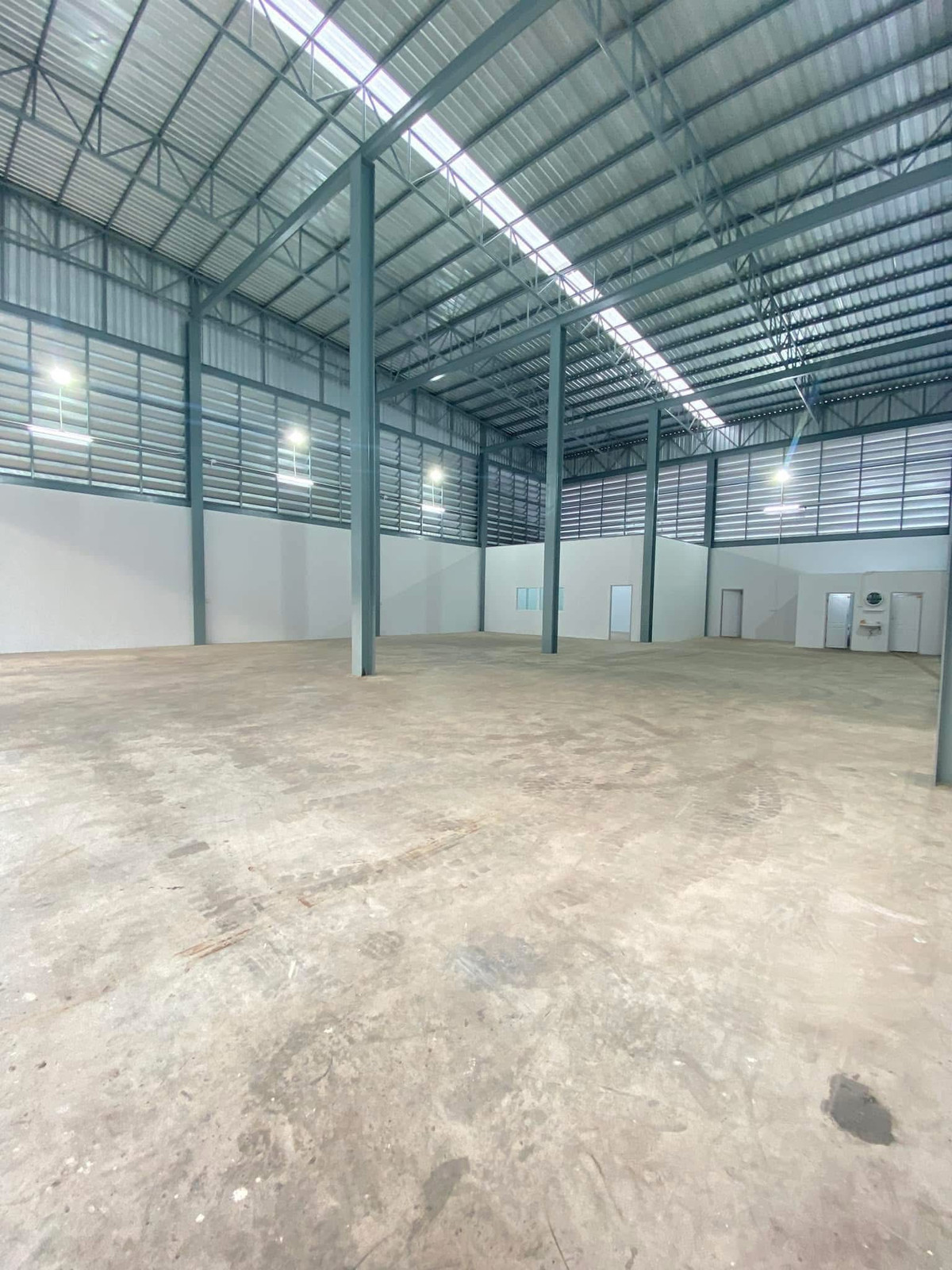 For RentWarehouseEakachai, Bang Bon : Warehouse/factory for rent Usable area 660 square meters, location Ekkachai Bang Bon.