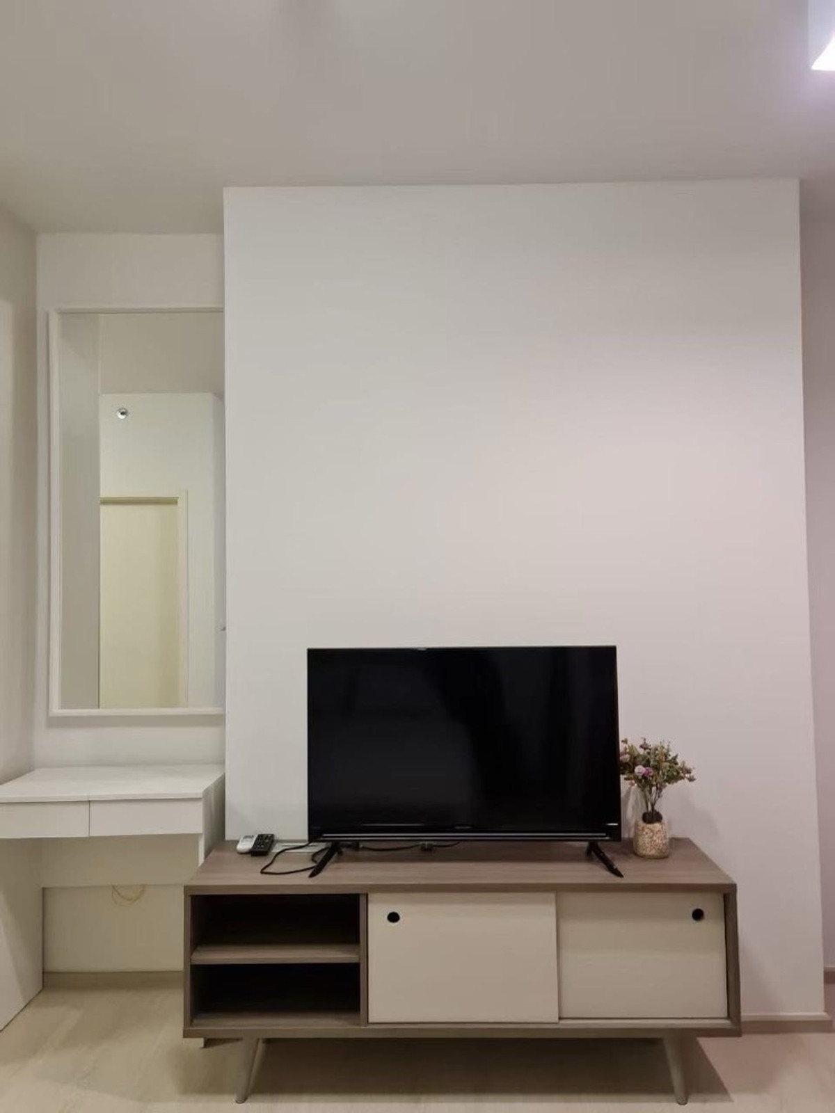 For RentCondoRatchadapisek, Huaikwang, Suttisan : 🔥🔥🔥Hot Prices 12,000.-🔥🔥🔥
𝐅𝐨𝐫 𝐑𝐞𝐧𝐭🌻 𝐂𝐡𝐚𝐩𝐭𝐞𝐫𝐎𝐧𝐞 𝐄𝐜𝐨 𝐫𝐚𝐭𝐜𝐡𝐚𝐝𝐚 𝐇𝐮𝐚𝐤𝐰𝐚𝐧𝐠 🏠 C14🔥Ready to move in 27/1/69🔥
🍇🦢🍇I don't accept cattle. I'm already addicted to cattle 🍇🦢🍇
🟥🟩🟧🟨🟪🟥🟩🟧🟨🟥🟩🟨🟨🟪
❤️❤️ There is a 7-11 in the building, very convenient.
**Illustration