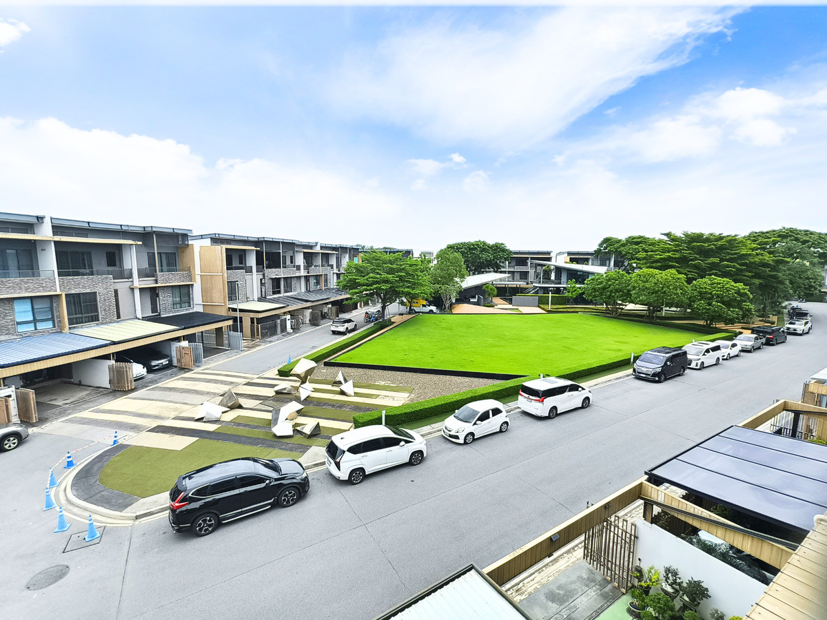 ให้เช่าทาวน์โฮมเกษตร นวมินทร์ ลาดปลาเค้า : ให้เช่า Landmark เอกมัย - รามอินทรา 33.2ตร.ว. 12.5 ล้านบาท ทาวน์โฮมหรู ติดสวน สายไฟลงใต้ดิน 3ห้องนอน 4ห้องน้ำ ใกล้ทางด่วนและรถไฟฟ้า