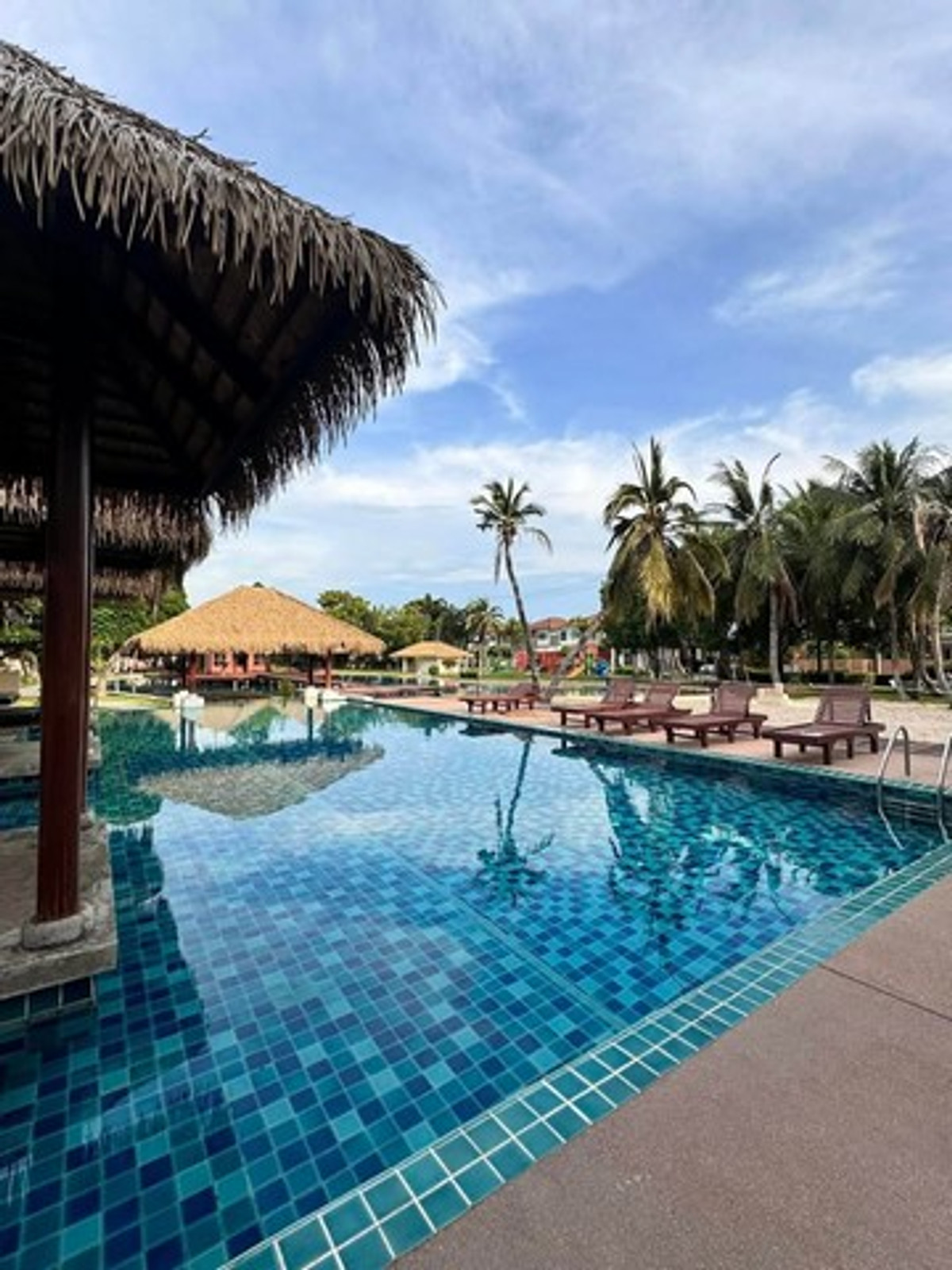 For RentHouseLadkrabang, Suwannaphum Airport : HR3306 Large 2-story detached house for rent, Atoll Maldives Palm Bangna-Wongwaen project, in front of the house, not next to anyone (Private Zone) | Just 3 minutes to Mega Bangna.