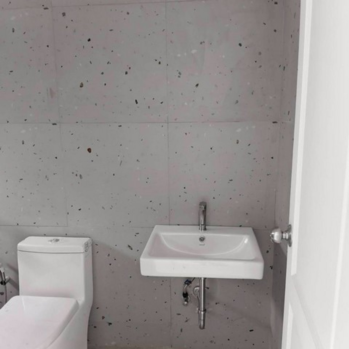 ให้เช่าอาคารพาณิชย์บางนา แบริ่ง ลาซาล : HR3307ให้เช่าออฟฟิศพร้อมโกดัง 3.5 ชั้น + ดาดฟ้า ซอยบางนา-ตราด ซอย 13 พื้นที่ใช้สอยรวม 384 ตร.ม. พร้อมเข้าอยู่ทันที