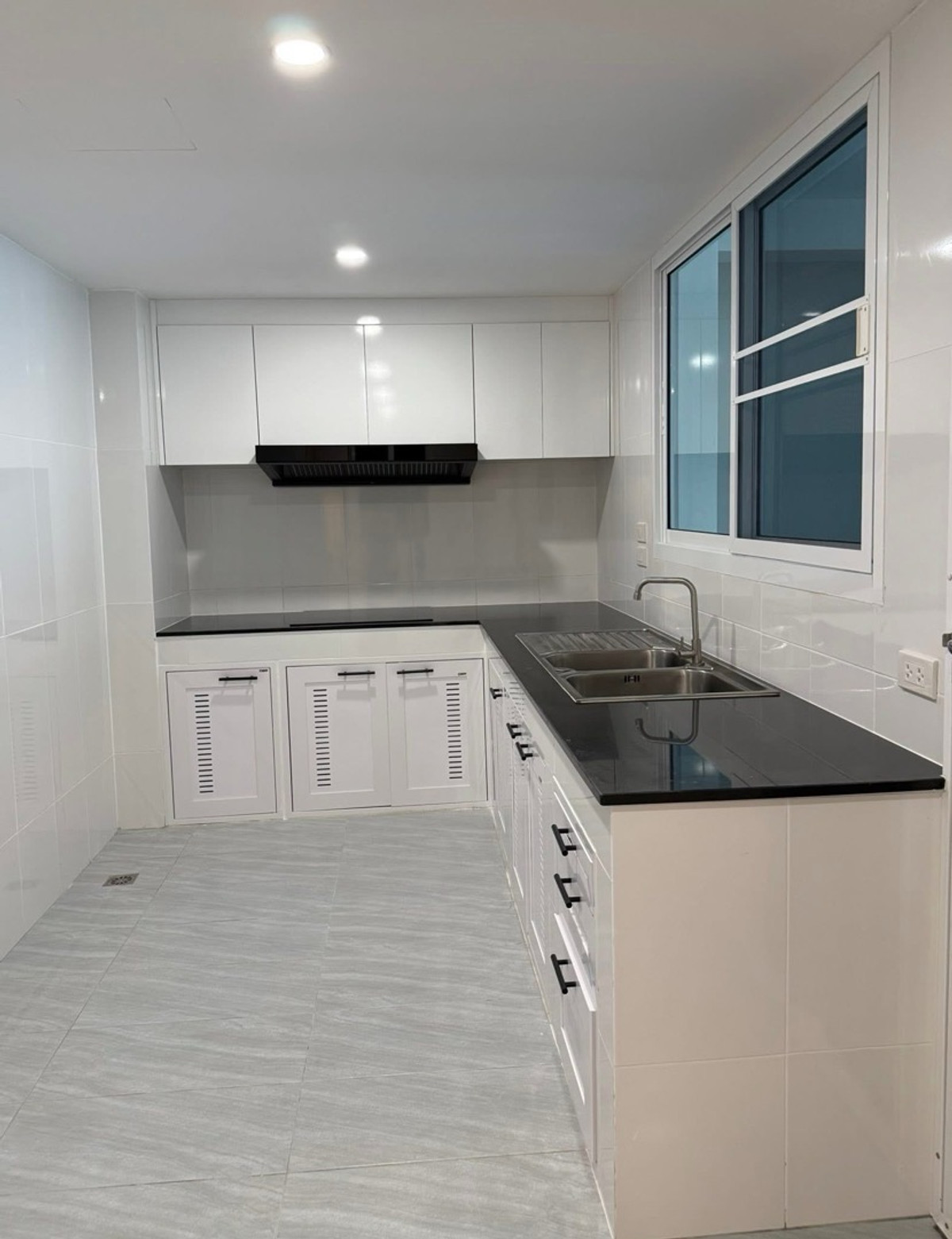 For RentHouseRamkhamhaeng, Hua Mak : 🏠Newly renovated single house, Ramkhamhaeng Hua Mak 9, for rent, 4 bedrooms, 5 bathrooms, near Samitivej Srinakarin Hospital, Wellington College🔆