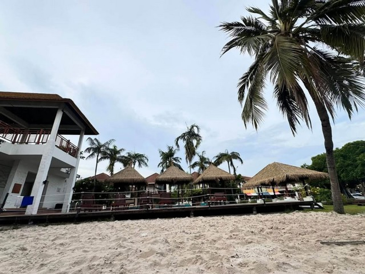 For RentHouseLadkrabang, Suwannaphum Airport : HR3306 Large 2-story detached house for rent, Atoll Maldives Palm Bangna-Wongwaen project, in front of the house, not next to anyone (Private Zone) | Just 3 minutes to Mega Bangna.