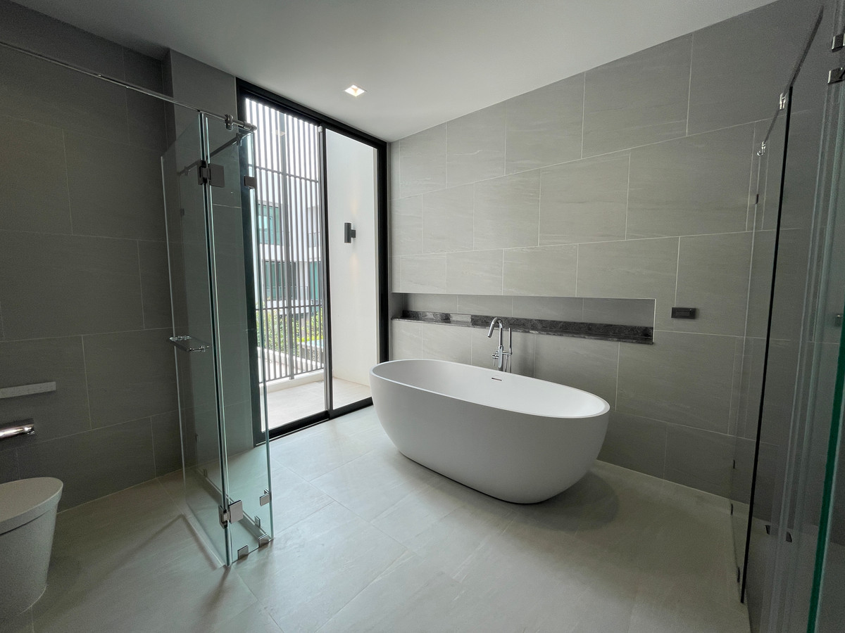 ขายบ้านบางนา แบริ่ง ลาซาล : ขายด่วน! THE ONE Signature Bangna-Rama 9 — นิยามใหม่ของ Pool Villa หรู 3 ชั้น พร้อม Multiverse ฟังก์ชันเพื่อทุกคนในครอบครัว