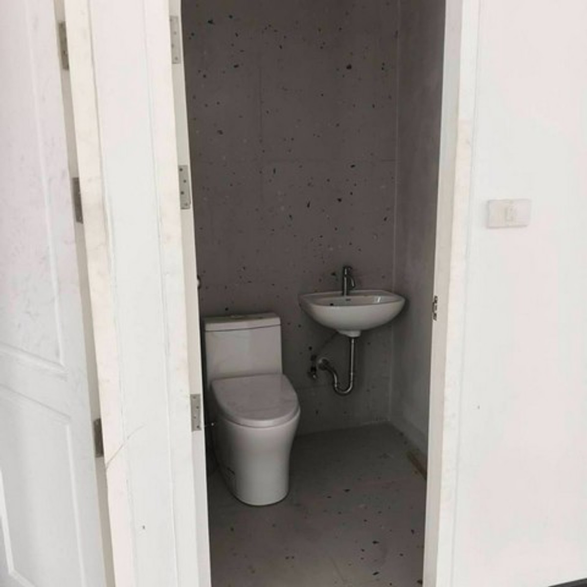 ให้เช่าอาคารพาณิชย์บางนา แบริ่ง ลาซาล : HR3307ให้เช่าออฟฟิศพร้อมโกดัง 3.5 ชั้น + ดาดฟ้า ซอยบางนา-ตราด ซอย 13 พื้นที่ใช้สอยรวม 384 ตร.ม. พร้อมเข้าอยู่ทันที