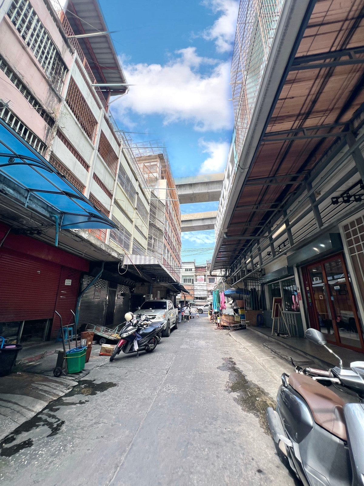 ขายทาวน์โฮมบางซื่อ วงศ์สว่าง เตาปูน : ทำเลดีจัด 🔥 ตึกแถวติด MRT เตาปูน 150 ม. สายลงทุนรีบเลย 📈💰อาคารพาณิชย์ กรุงเทพ - นนท์ 2 / 4 ห้องนอน (ขาย), Commercial building Bangkok - Non 2 / 4 Bedrooms (FOR SALE) BNS004