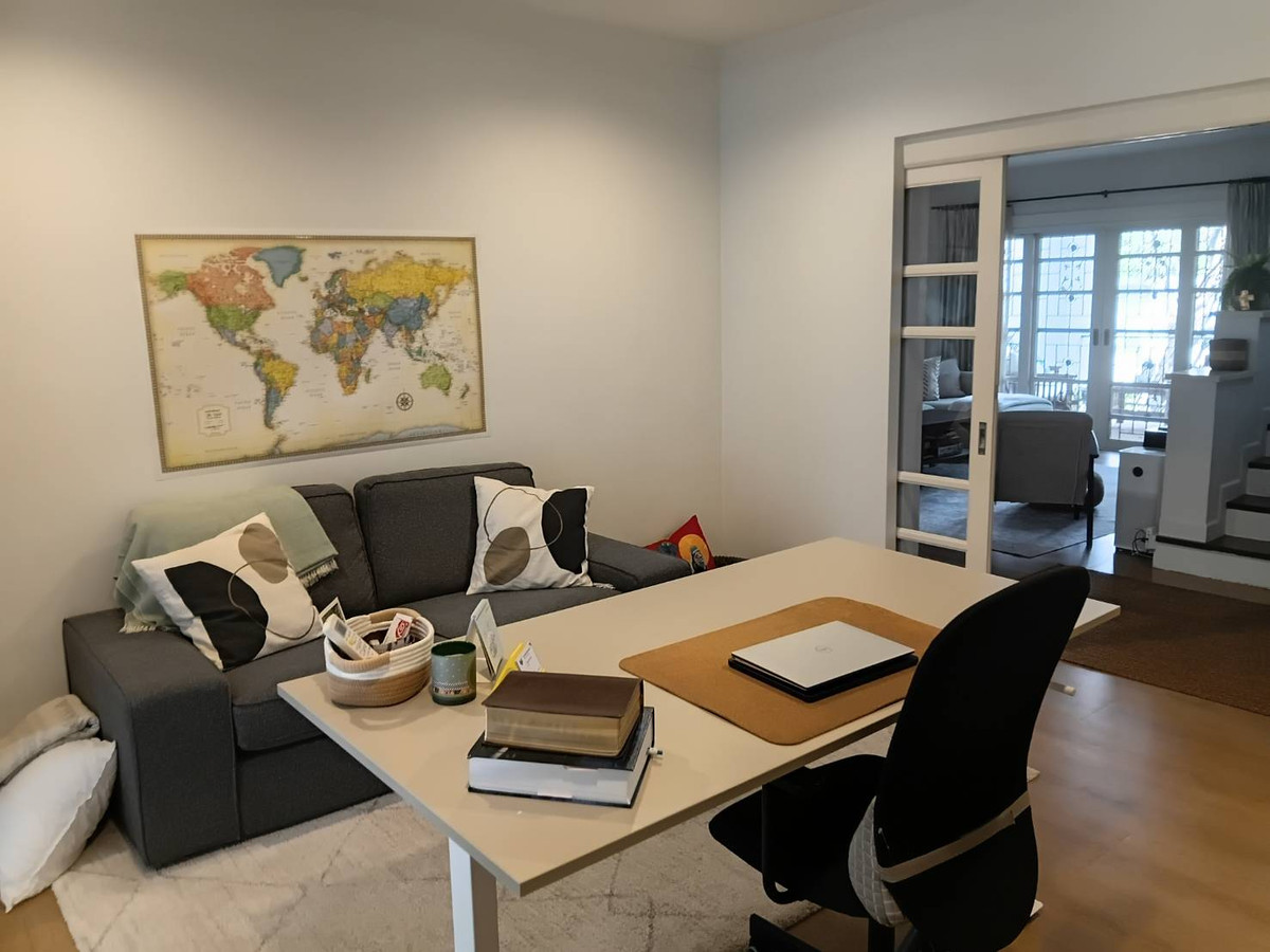 For RentHouseSukhumvit, Asoke, Thonglor : For rent, beautifully decorated house in Ekkamai area, near Thonglor, small pets allowed. Soi Pridi Banomyong 25