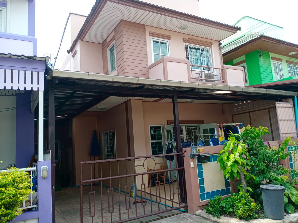 For SaleKasetsart, Ratchayothin : Semi-detached house for sale, Ban Phon Village, Soi Sukapiban 5, Soi 14, Sukapiban 5 Road, area 30 sq m, fully furnished.