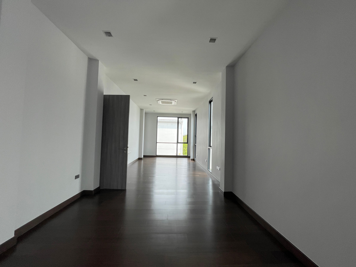 ขายบ้านบางนา แบริ่ง ลาซาล : ขายด่วน! THE ONE Signature Bangna-Rama 9 — นิยามใหม่ของ Pool Villa หรู 3 ชั้น พร้อม Multiverse ฟังก์ชันเพื่อทุกคนในครอบครัว