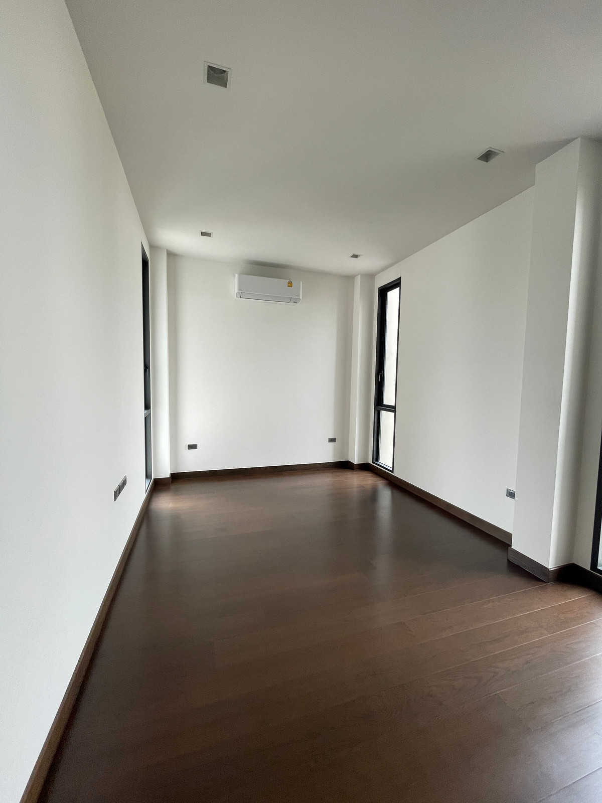 ขายบ้านบางนา แบริ่ง ลาซาล : ขายด่วน! THE ONE Signature Bangna-Rama 9 — นิยามใหม่ของ Pool Villa หรู 3 ชั้น พร้อม Multiverse ฟังก์ชันเพื่อทุกคนในครอบครัว