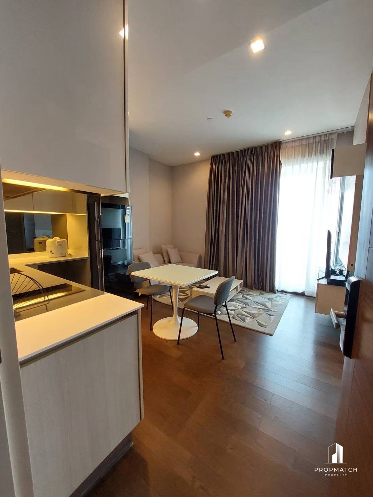 ให้เช่าคอนโดพระราม 9 เพชรบุรีตัดใหม่ RCA : นักศึกษา มศว. มาทางนี้ ว่างแล้ว Q asoke  ห้องใหญ่ 38sqm ปล่อยเช่าแค่ 22,000 เท่านั้น ติด MRT เพรชบุรี  นัดชมได้ค่ะ  064-6696546 มินนี่   เบอร์นี้แอทไลน์ได้เลยค่ะ