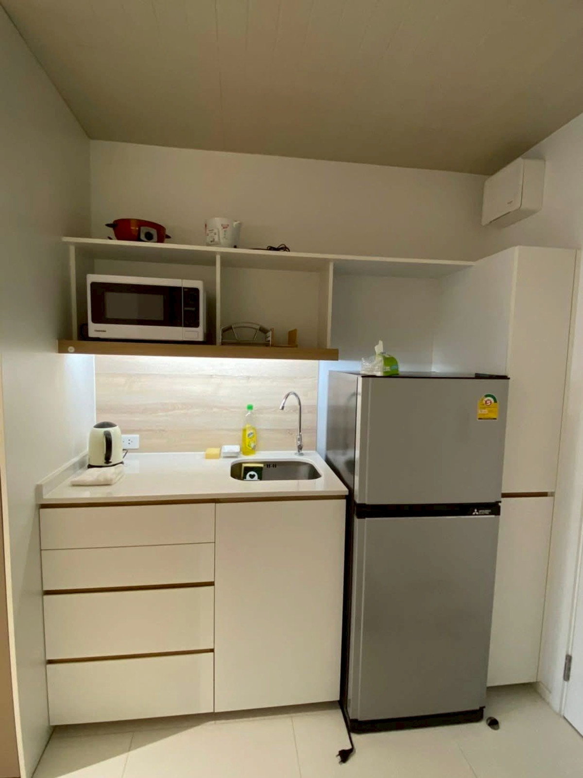 ให้เช่าคอนโดสยาม จุฬา สามย่าน : ☁️ มุมนั่งชิลริมหน้าต่าง มีมุมโปรดไว้พักใจในทุกวัน ✨ วิวเมืองสวยที่ Triple Y Residence 🏙️