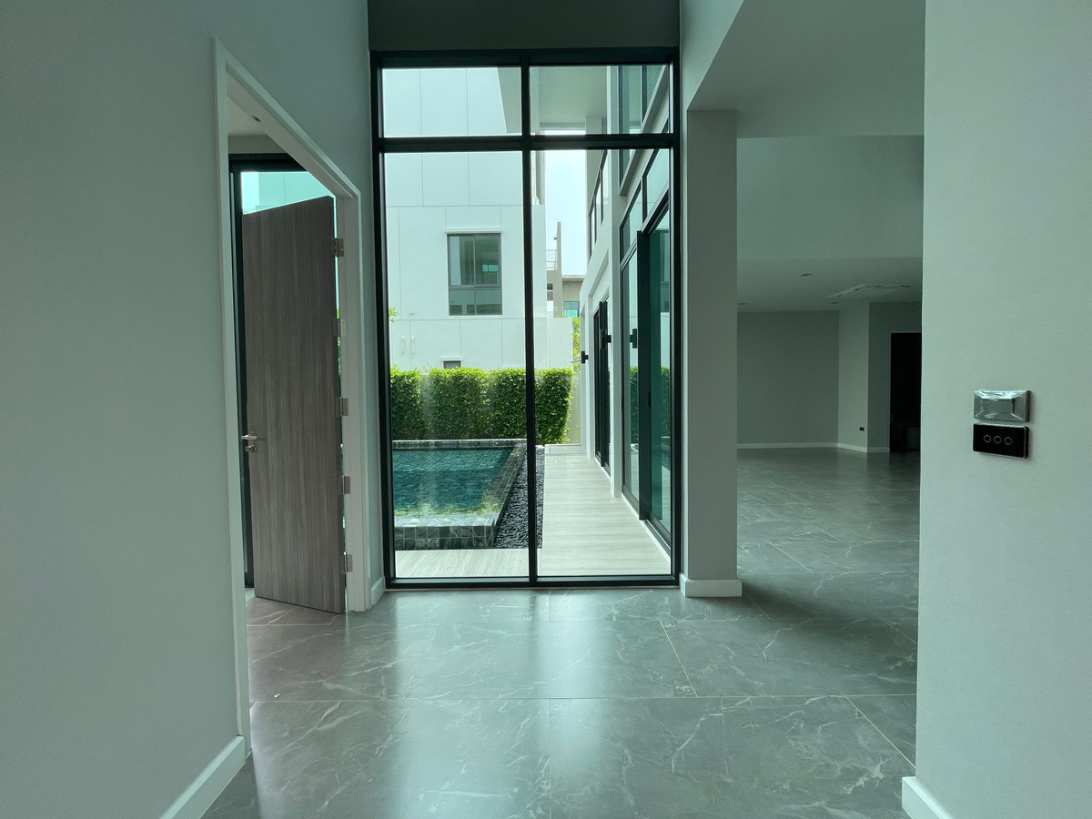 ขายบ้านบางนา แบริ่ง ลาซาล : ขายด่วน! THE ONE Signature Bangna-Rama 9 — นิยามใหม่ของ Pool Villa หรู 3 ชั้น พร้อม Multiverse ฟังก์ชันเพื่อทุกคนในครอบครัว